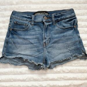 4/25$ Express Ultimate Stretch High Rise Jean Shorts Distressed Raw Hem Size 2